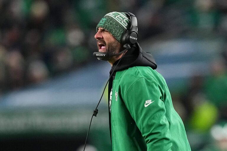 Nick Sirianni Sent Blunt Message to Eagles After Grotesque Week 6 Panthers Loss